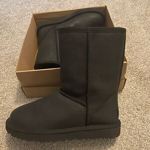 new in box - black leather uggs